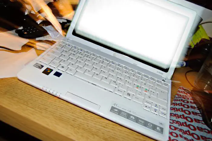 Netbook [(flickrlänk)](https://www.flickr.com/photos/oscar-carlsson/4164094182/)