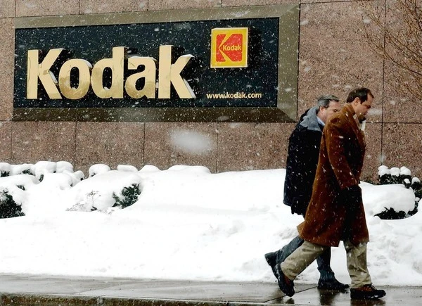 Kodakgubbar [(artikellänk)](https://www.latimes.com/business/la-xpm-2011-dec-04-la-fi-hiltzik-20111204-story.html)