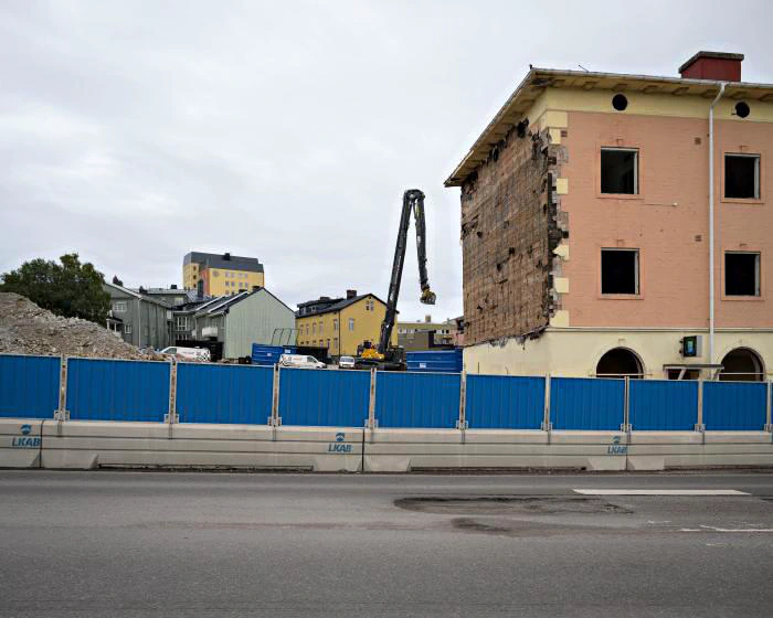 Maskinen som verkställer samhällsomvandlingen i gamla centrum. Nästan ofattbart stor maskin.