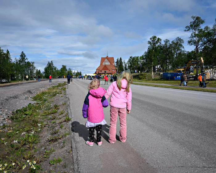 Kyrkflytt, sett på håll